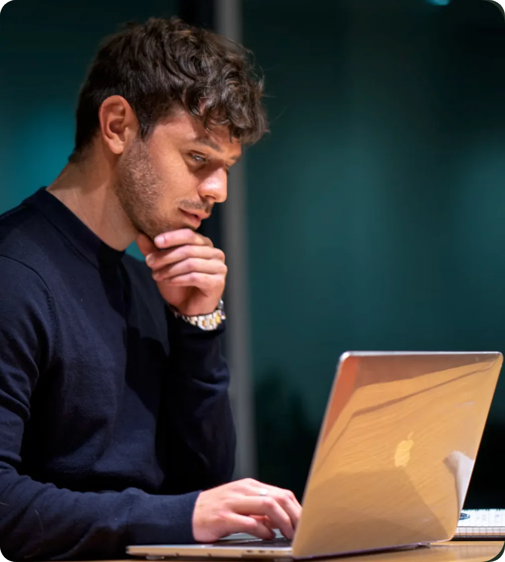 Broker at laptop